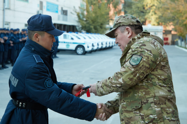 Нацгвардия в Алматы получила новые служебные автомобили
