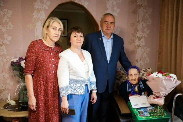 В Бугульме поздравили с 95-летием труженицу тыла Марию Ильину