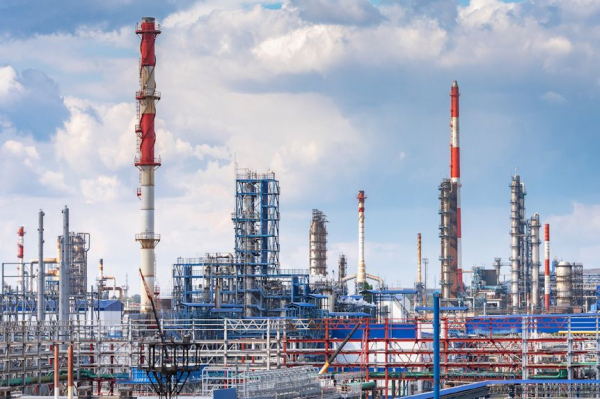 Крупнейший НПЗ Оренбургской области остановлен на неделю после атаки дронов