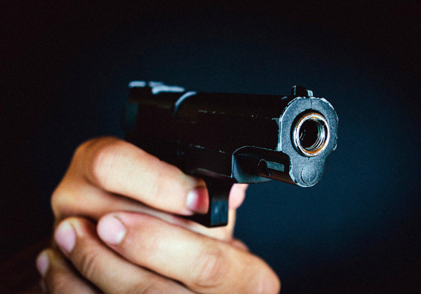 В Алматы обстреляли машину   