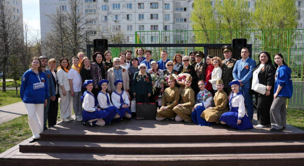 &laquo;Такие встречи для нас бесценны&raquo;: Казани прошел &laquo;Концерт у дома ветерана&raquo;
