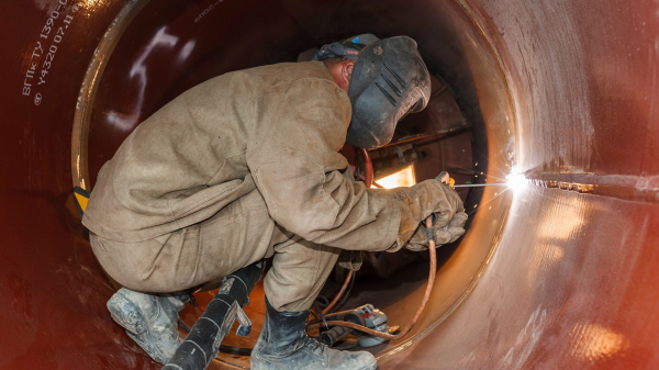 SuperJob: список самых востребованных профессий возглавляют слесари-сантехники