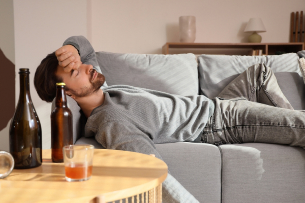 Нарколог дал советы, что делать при алкогольном психозе