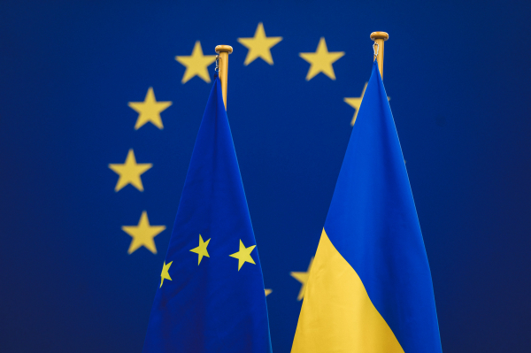 ЕК ускорит выплаты Украине на оборону