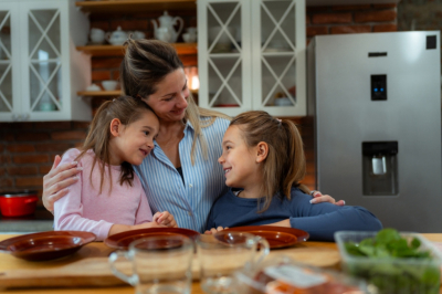 Психолог рассказала, как сохранить близкие отношения с ребенком