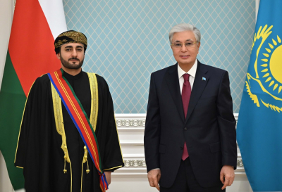 Токаев принял заместителя премьер-министра Омана и наградил его