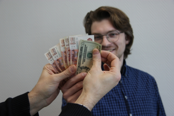 Вклады жителей Тюменской области перевалили за 1,6 триллиона рублей: сберегают чаще, чем занимают