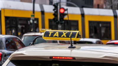 Злостных должников по алиментам начнут разыскивать через сервисы такси