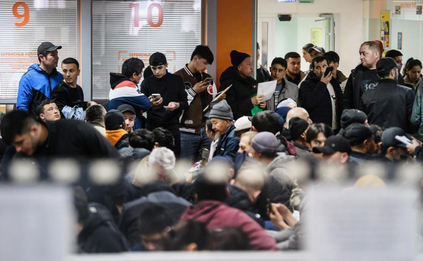 Эксперты назвали риски введения организованного набора мигрантов