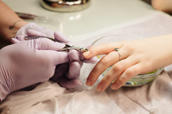 Халитова: При нарушении ГОСТа мастера маникюра оштрафуют на 10 тысяч рублей