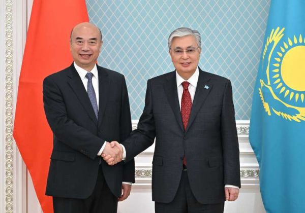 Глава государства побеседовал с заместителем премьера Госсовета КНР