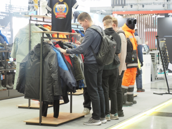 Размер имеет значение: в России хотят ввести единый ГОСТ одежды и признать 50-й &laquo;средним&raquo;