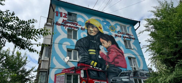 Посвященный спасателям мурал появился на стене дома в Усть-Каменогорске