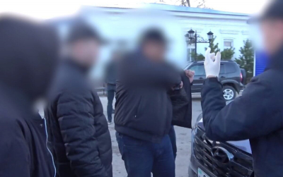 Антикор показал на видео задержание заместителя районного акима в СКО