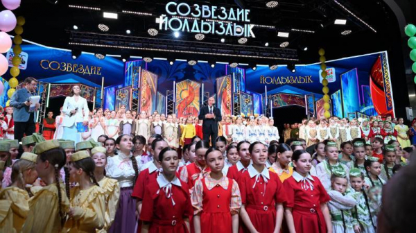 Ахметов вручил Гран-при фестиваля &laquo;Созвездие-Йолдызлык&raquo;: каждый номер &ndash; истинное удовольствие