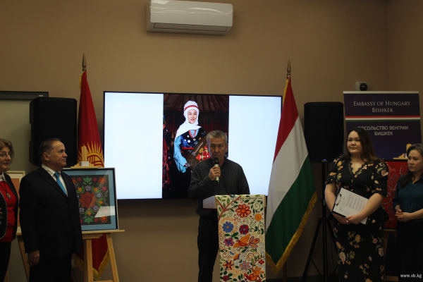 В Бишкеке проходит выставка редчайших шедевров вышивки