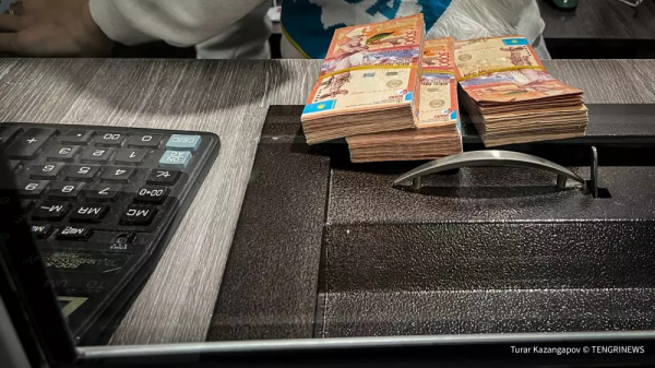 В Казахстане крупнейшие МФО переходят на уровень банков второго уровня