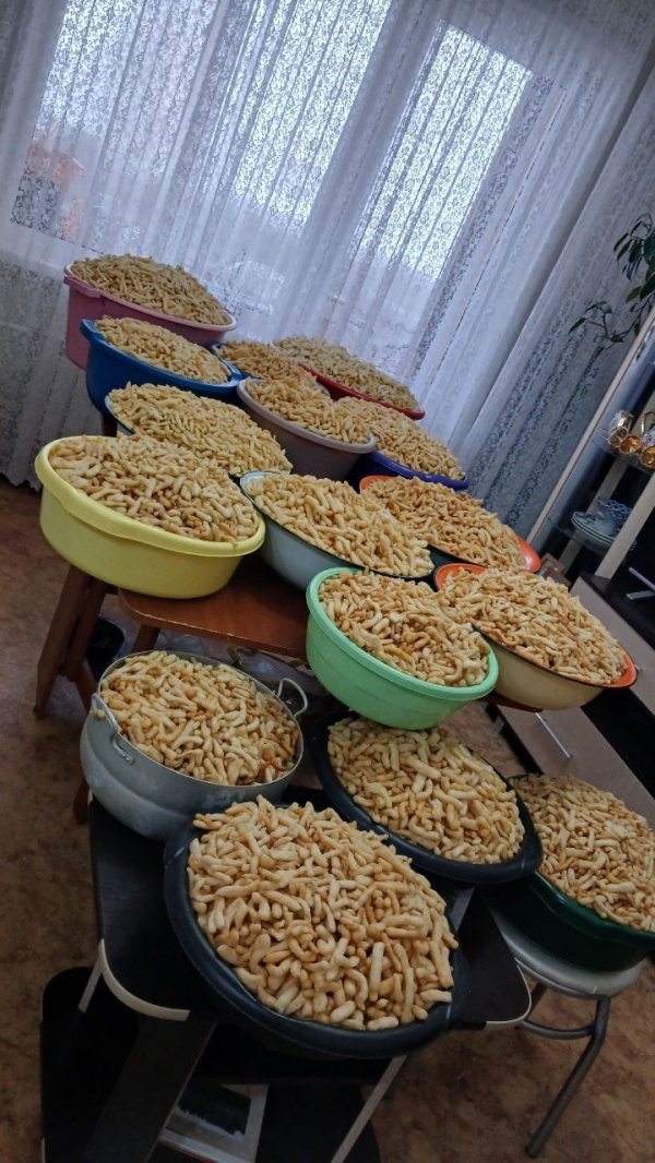 Более 100 кг чак-чака отправила бойцам СВО &laquo;Мадина и ее команда&raquo;