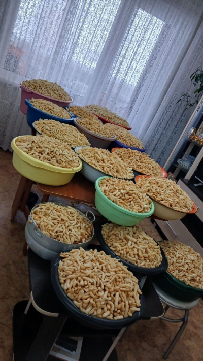 Более 100 кг чак-чака отправила бойцам СВО &laquo;Мадина и ее команда&raquo;