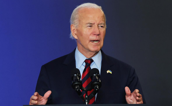 Байден на фоне протестов призвал всю Америку &laquo;встать и высказаться&raquo;