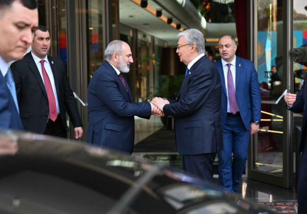 Президент РК призвал к урегулированию отношений между Арменией и Азербайджаном