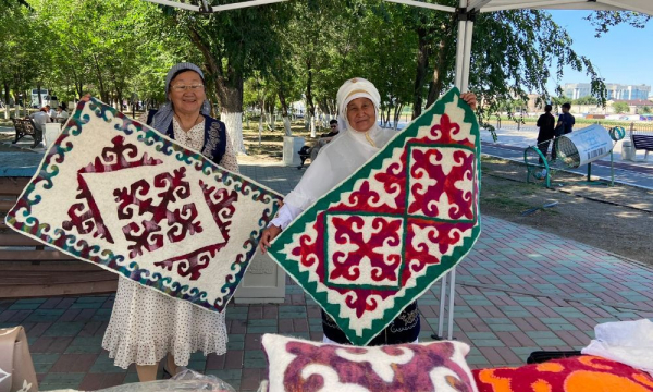 Из Атырау — в Париж: как мастерицы из Индерского района продвигают казахский войлок