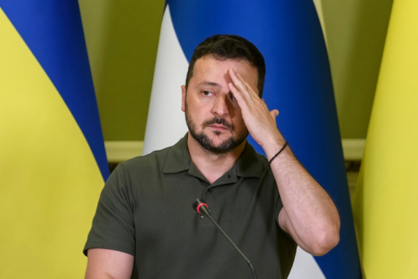 &laquo;Зеленский всех угробит&raquo;: элитолог оценил вероятность бунта на Украине