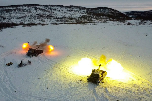 Операторы БПЛА сожгли танк противника на укреплённой позиции