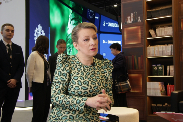 Захарова: Россия одновременно сражается на военном, экономическом и информационном фронтах