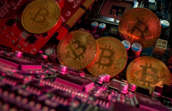 Биткоин не решается на рост — инвесторы ждут ясности по политике ФРС