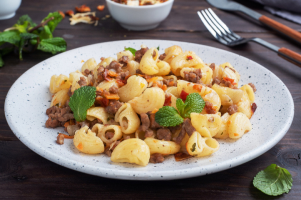 Макароны с мясом, которые исчезают прямо со сковороды: готовлю только так