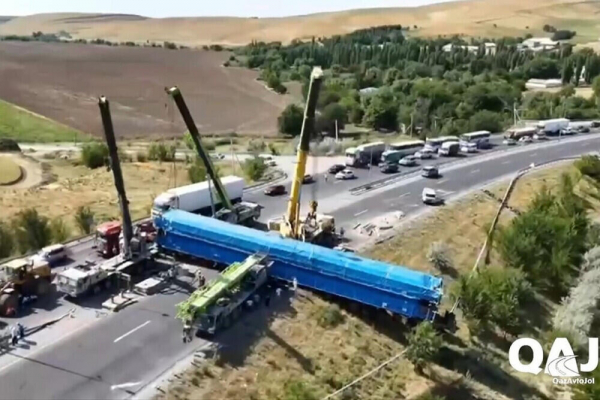 Спустя четыре дня после ДТП: движение на трассе Тараз - Шымкент восстановлено