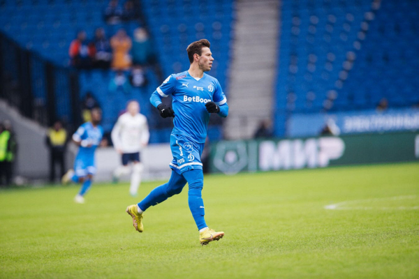 Суд прекратил дело Смолова о драке в кафе