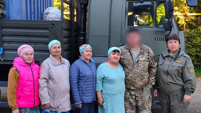 «Частичка тепла»: бойцам СВО отправили маскировочные сети и продукты из Агрызского района РТ