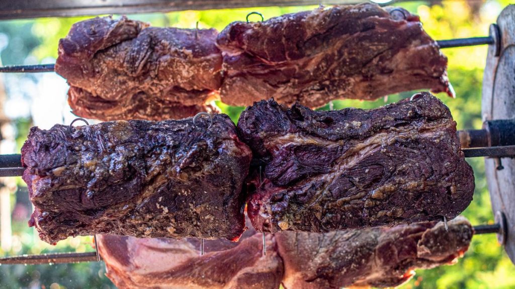 Обманул больше 30 человек: продавца “копченого мяса” осудили в Астане