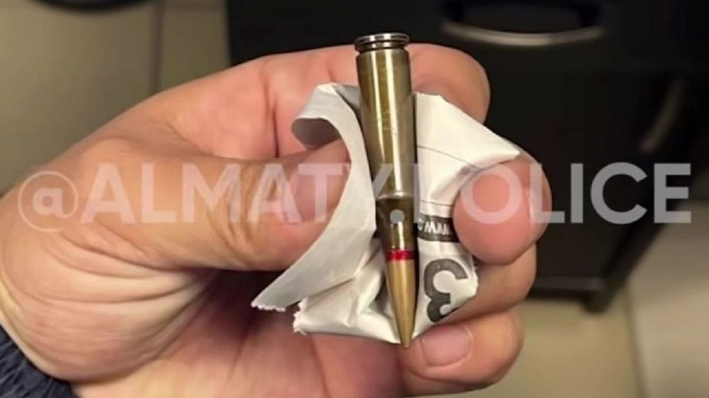 Пассажира задержали в метро Алматы: у него нашли боеприпасы (видео)