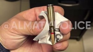 Пассажира задержали в метро Алматы: у него нашли боеприпасы (видео)