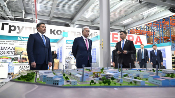 Президент ознакомился с возможностями нового логистического центра Almaar Logistics