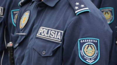 Получение взятки полицейскими Алматы попало на видео