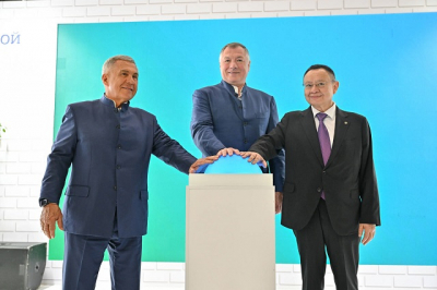 Минниханов, Хуснуллин и Файзуллин посетили «КазаньФорум»