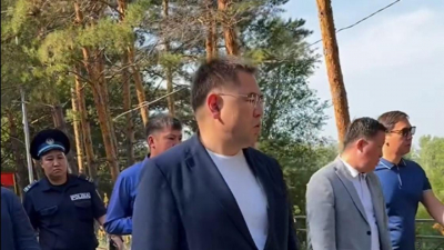 "Угрозы обрушения теперь нет": аким Павлодара выехал на центральную набережную (видео)