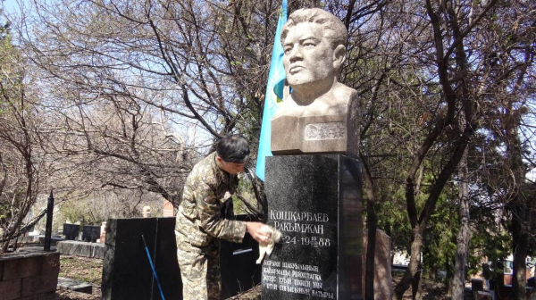 Акция «100 дней до Победы»: военнослужащие, ветераны и курсанты почтили память героев ВОВ