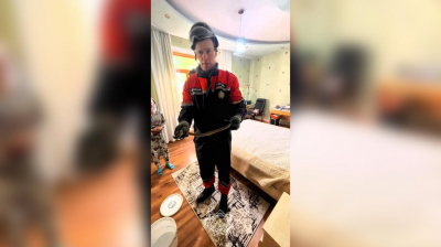 Черный уж заполз в квартиру к жителям Абая
