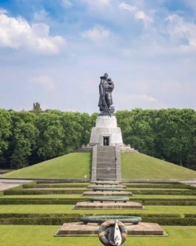 В Берлине хотят переписать историю: советские памятники освободителям ждут «критической переоценки»