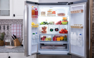 Какие продукты опасно хранить в дверце холодильника
