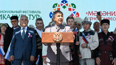 Минниханов выступил с приветствием на фестивале "Мозаика культур", прошедшем в Казани 12/06/2026 – Новости
